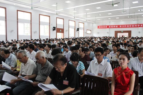 【第五次党代会专题】:解放思想 赶超跨越 奋力开创学校科学发展新局面——中共广西师范学院第五次代表大会隆重举行