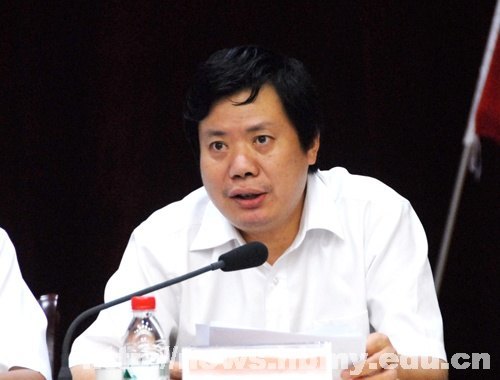 学校召开2012年支部书记培训暨“七一”表彰大会