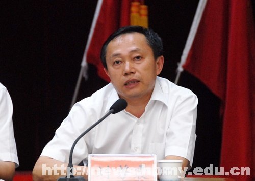 学校召开2012年支部书记培训暨“七一”表彰大会