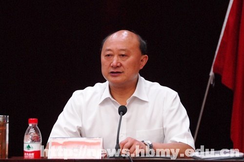 湖北民族学院举行反腐倡廉形势报告会