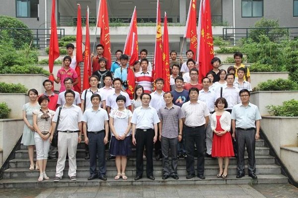 �人���̴�ѧ���д�ѧ���������ʵ��������ʽ��У��־Ը����ʦ���