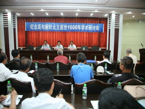 ����߾�����̫������1600��ѧ�����ֻ���ͨ��ʦ��ѧԺ�ٿ�