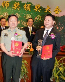 湘雅医院张阳德、左晓霞荣获第八届中国医师奖