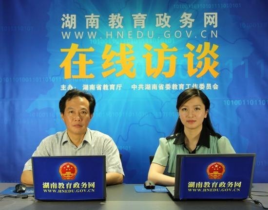 校招生办负责人做客教育政务网“在线访谈”与考生开展互动交流