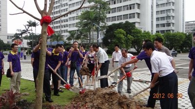 ���ù���ѧԺ�ƴ�99-1��У�ѱ�ҵ10���귵ĸУ�ž�