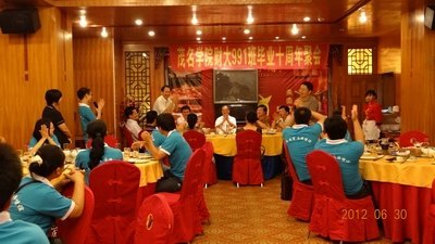 ���ù���ѧԺ�ƴ�99-1��У�ѱ�ҵ10���귵ĸУ�ž�