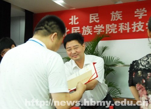 学校召开2012年师范教育实习研讨会
