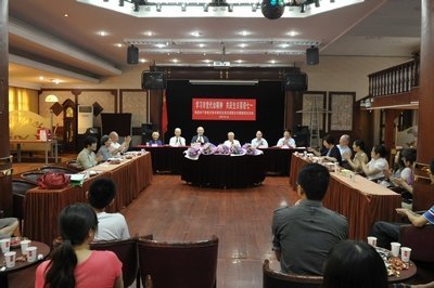 直属离退休干部党支部与研究生党支部共庆生日喜迎七一