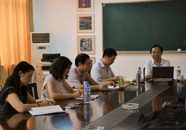 ������ѧ�Ϻ��Ӿ�����ѧԺ��У���º�����ڵ��人���̴�ѧ����