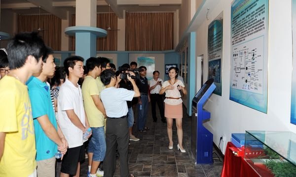 ����ѧԺ�븣����˹�������ӿƼ����޹�˾У�����������ʽ����