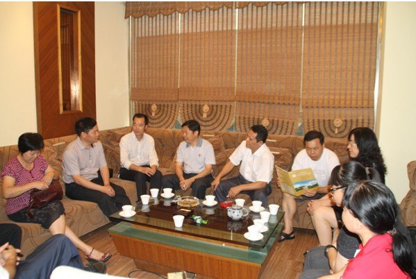 周如金会见江门市校友会会长梁锦球校友