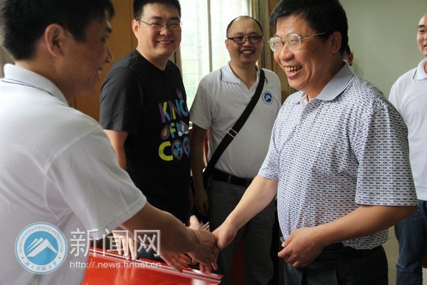 96级校友重聚母校 回“家”过端午