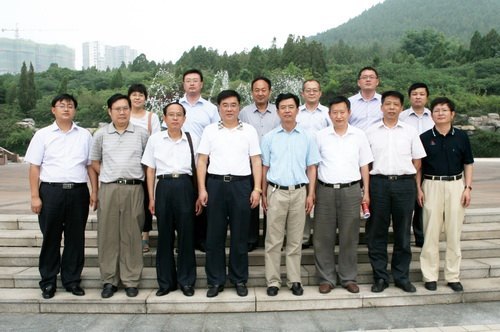 省经信委领导和专家来山东建筑大学考察交流