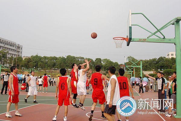 2012年“学科杯”教职工男子篮球赛圆满落幕