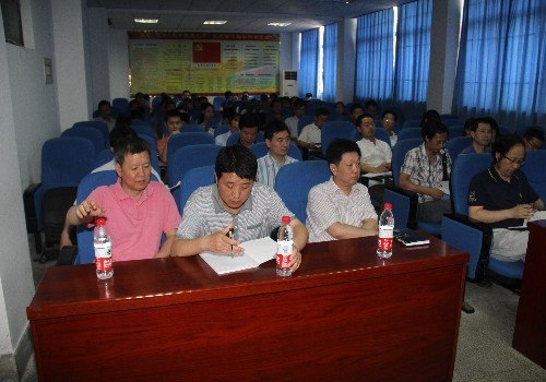 学校举行产品质量工程研究院研究方向研讨会