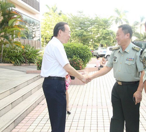 解放军75204部队首长莅临惠州学院