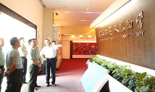 解放军75204部队首长莅临惠州学院