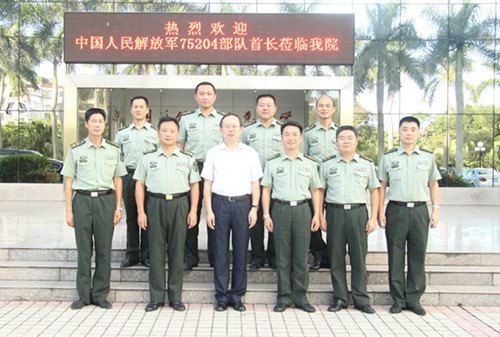解放军75204部队首长莅临惠州学院