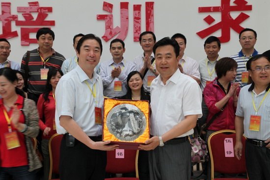 学校中层干部首期延安培训班顺利结业