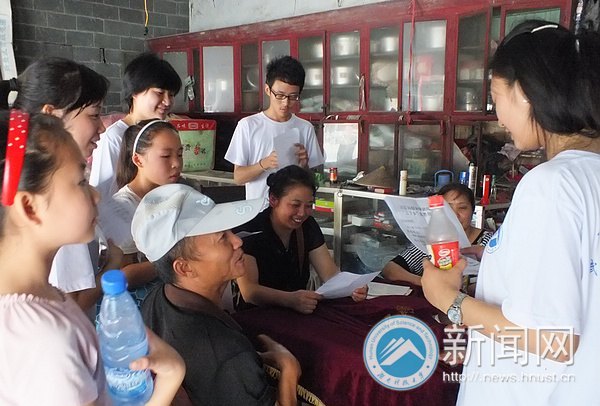 湘西州委常委、吉首市委书记秦国文一行看望湖南科技大学“三下乡”志愿服务队