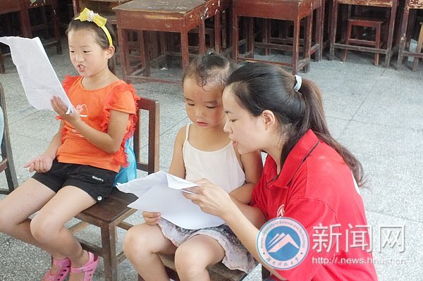 湘西州委常委、吉首市委书记秦国文一行看望湖南科技大学“三下乡”志愿服务队