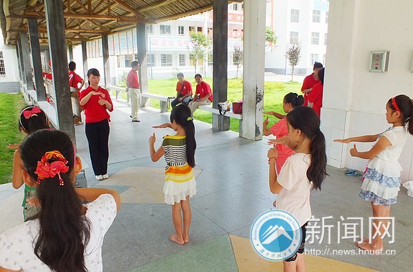 湘西州委常委、吉首市委书记秦国文一行看望湖南科技大学“三下乡”志愿服务队