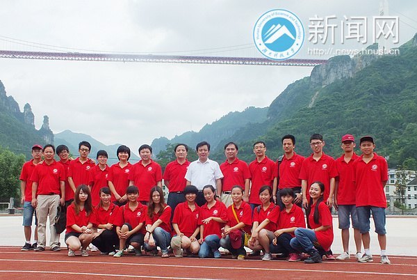 湘西州委常委、吉首市委书记秦国文一行看望湖南科技大学“三下乡”志愿服务队