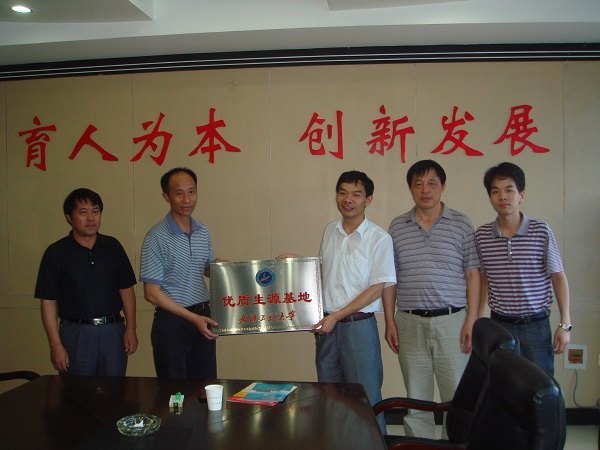 �人���̴�ѧ�ھ����ж�����ѧ����������Դ���ع�����ʽ