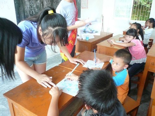 献爱留守儿童,给力快乐暑假——广东石油化工学院大学生社会实践纪实