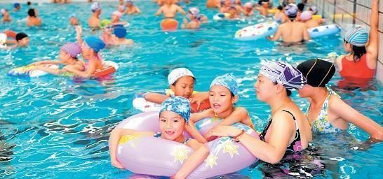 长沙师范学校游泳馆对长沙县中小学生免费开放