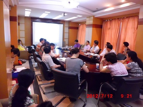 学校召开2012学年度研究生教学联系会