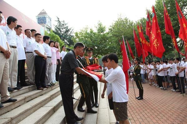 鲁东大学举行2012年大学生暑期社会实践活动出征仪式