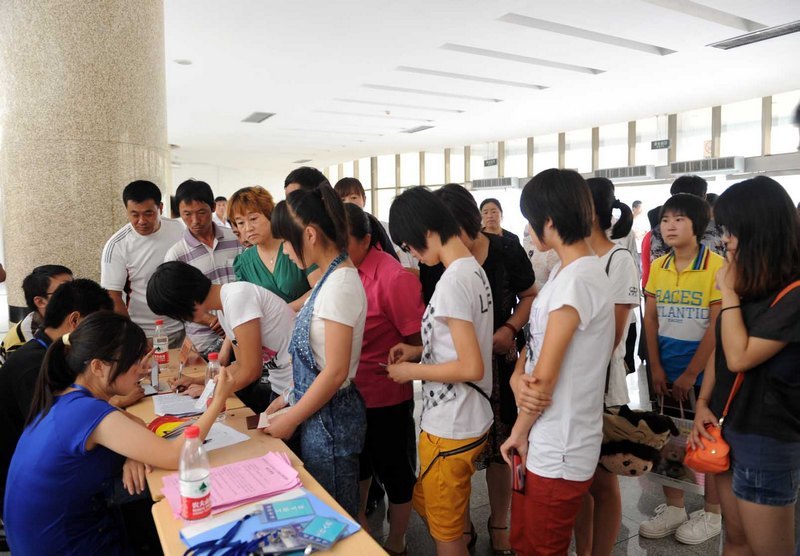 滨州学院2012年初中起点五年制高等师范教育招生面试举行