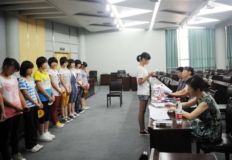 滨州学院2012年初中起点五年制高等师范教育招生面试举行