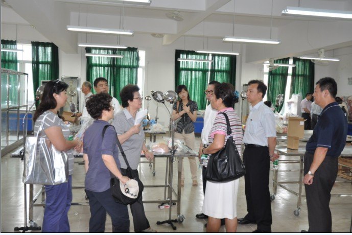 台湾长庚技术学院荣誉院长廖张京棣一行来访中山大学南方学院