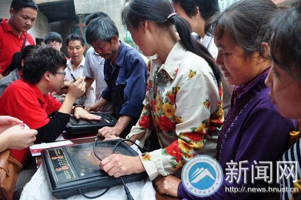 阿弓镇志愿服务团队义务维修火热开展
