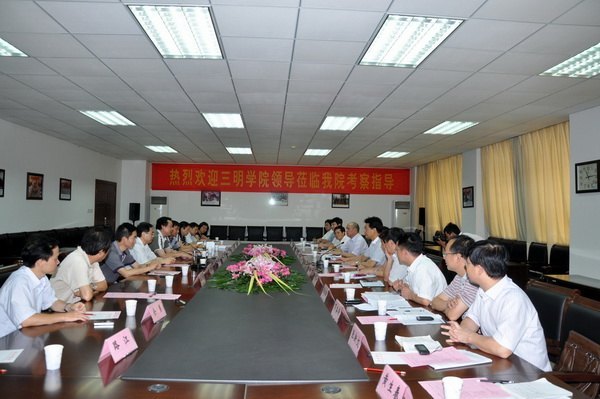 校党委书记马国防率团考察合肥学院