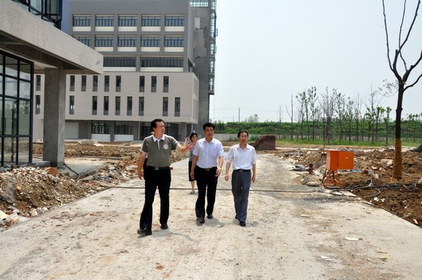 校党委书记马国防率团考察合肥学院