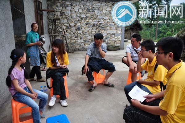 阿弓镇“爱心行动”志愿服务团队实地调研贫困家庭