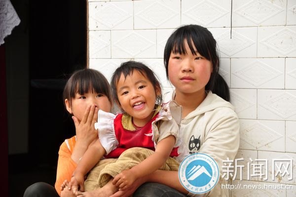 阿弓镇“爱心行动”志愿服务团队实地调研贫困家庭