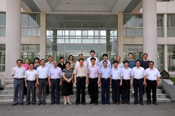 校党委书记马国防率团考察金陵科技学院