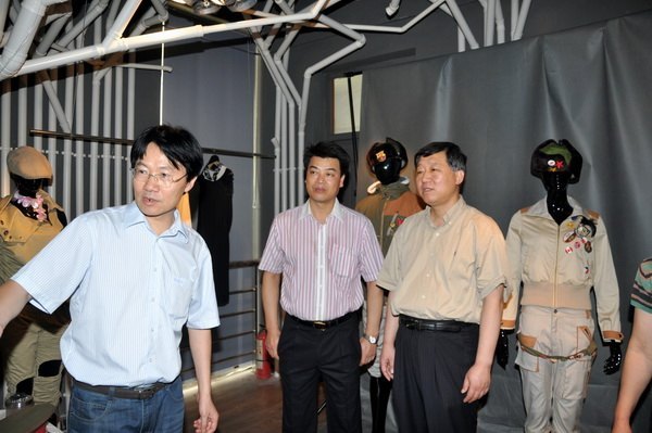 校党委书记马国防率团考察金陵科技学院