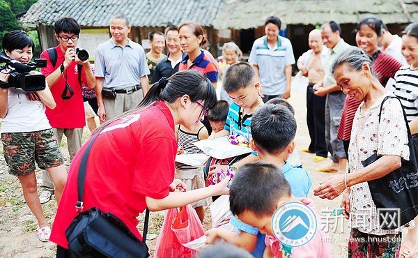 “爱心行动”为偏远山村送去一份关爱