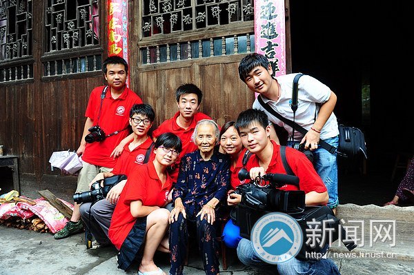 高椅古村来了群摄影人