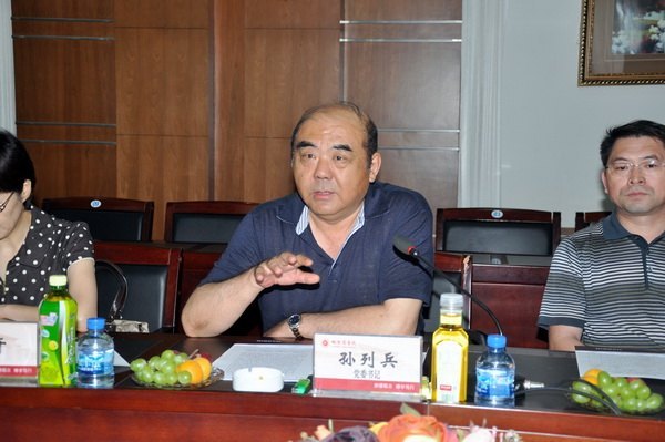 校党委书记马国防率团考察哈尔滨学院