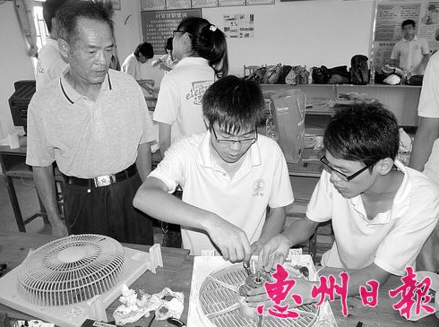 【惠州日报】大学生为村民免费修家电