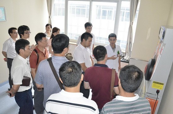 沙坪坝区卫生局领导及专家一行来大学城医院参观交流医院信息化建设