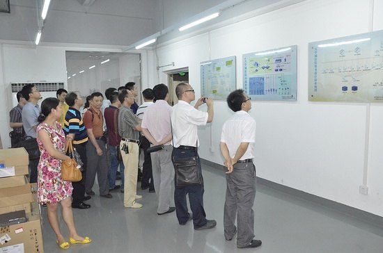 沙坪坝区卫生局领导及专家一行来大学城医院参观交流医院信息化建设