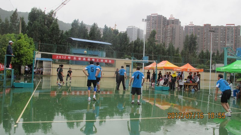 云南省高校教工排球赛在云南师范大学商学院激战正酣
