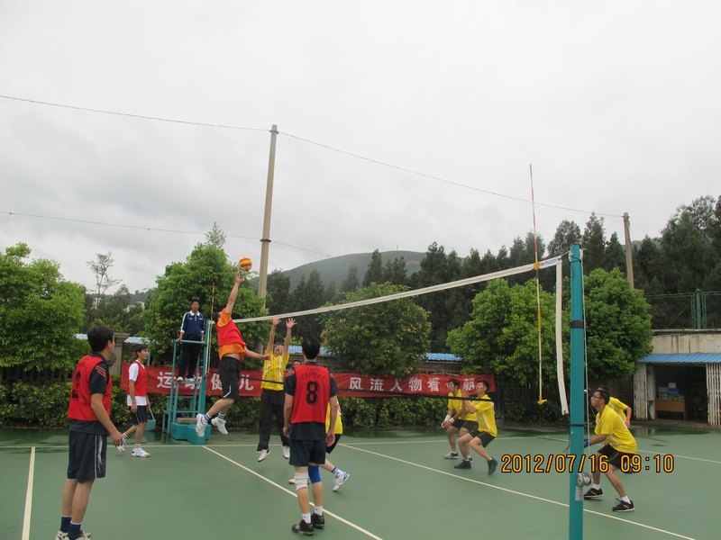 云南省高校教工排球赛在云南师范大学商学院激战正酣